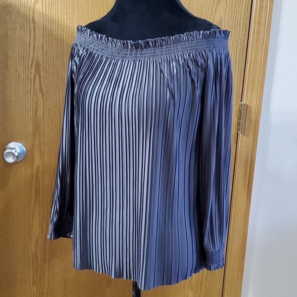 Banana republic NWT off shoulder pleated satiny dark plum blouse